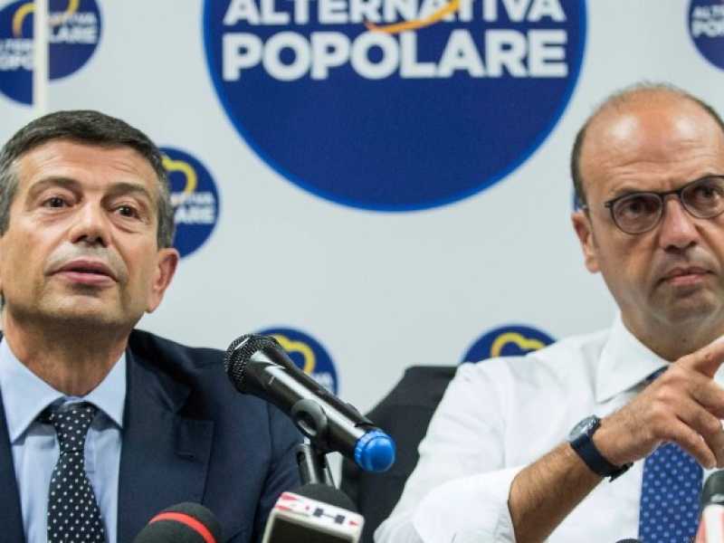 Maurizio Lupi e Angelino Alfano alla direzione del partito (foto LaPresse)