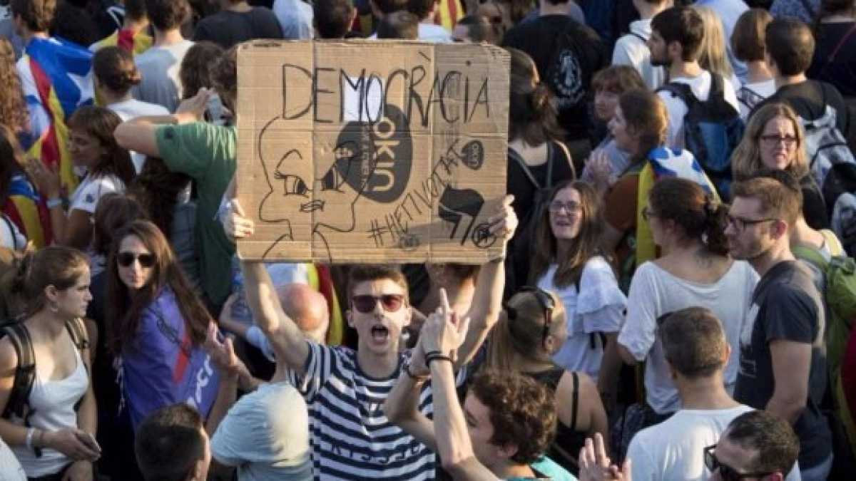 Immagine di Le tensioni Madrid-Barcellona, il riarmo digitale e l'eredità di Blade Runner. Di cosa parlare stasera a cena