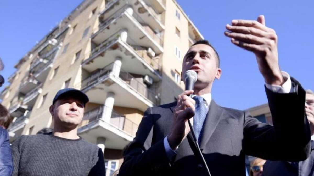 Immagine di La strategia del M5s per attirare gli "utili idioti" della società civile