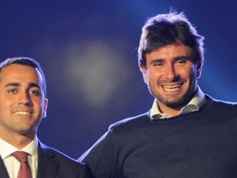Novembre scorso. Dibba e Di Maio al comizio di chiusura della campagna elettorale del M5s per le elezioni regionali in Sicilia (LaPresse)
