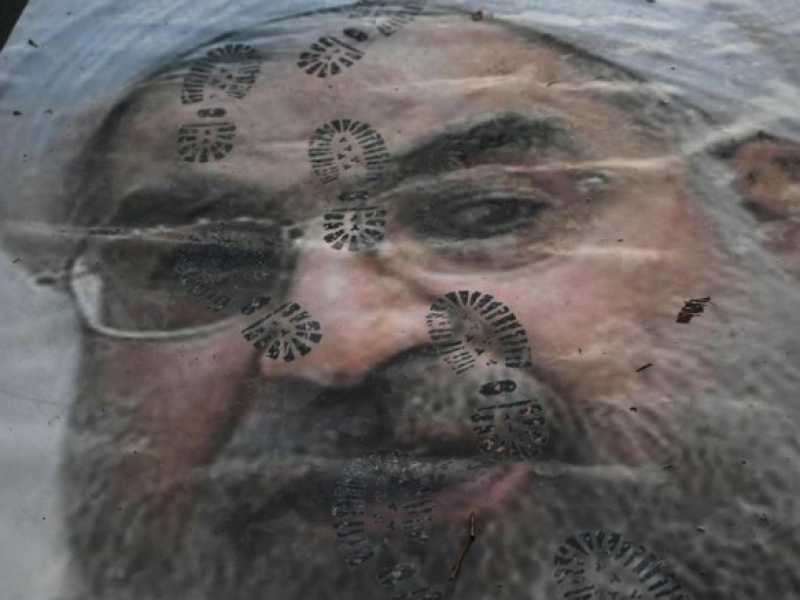 Manifestazione a sostegno del popolo iraniano a Parigi (foto LaPresse)