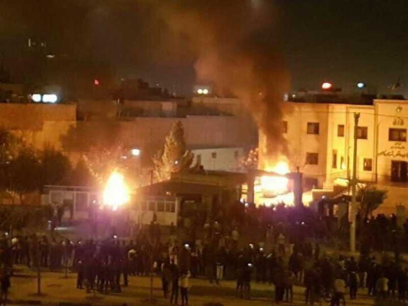 Le proteste a Kashan, in Iran, in una foto diffusa da alcuni manifestanti su Telegram