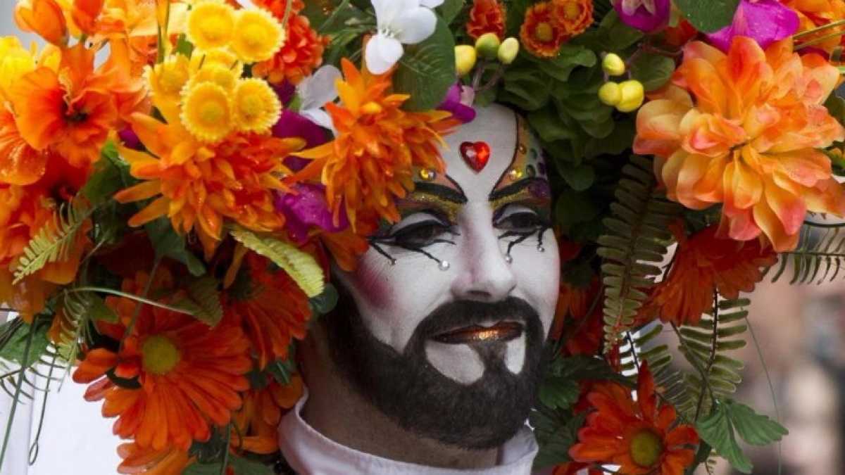 Immagine di Viaggio nel college americano dove si cerca il Dio LGBTQ
