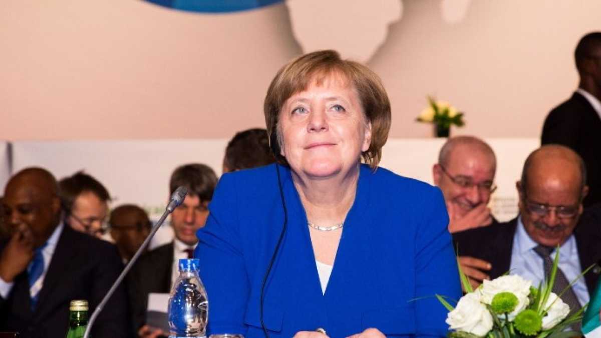 Immagine di Merkel tesse la Grande coalizione strattonata tra destra e sinistra