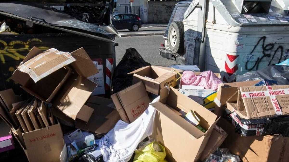 Immagine di Roma, Campania, Sicilia. Ecco la monnezza di malavita