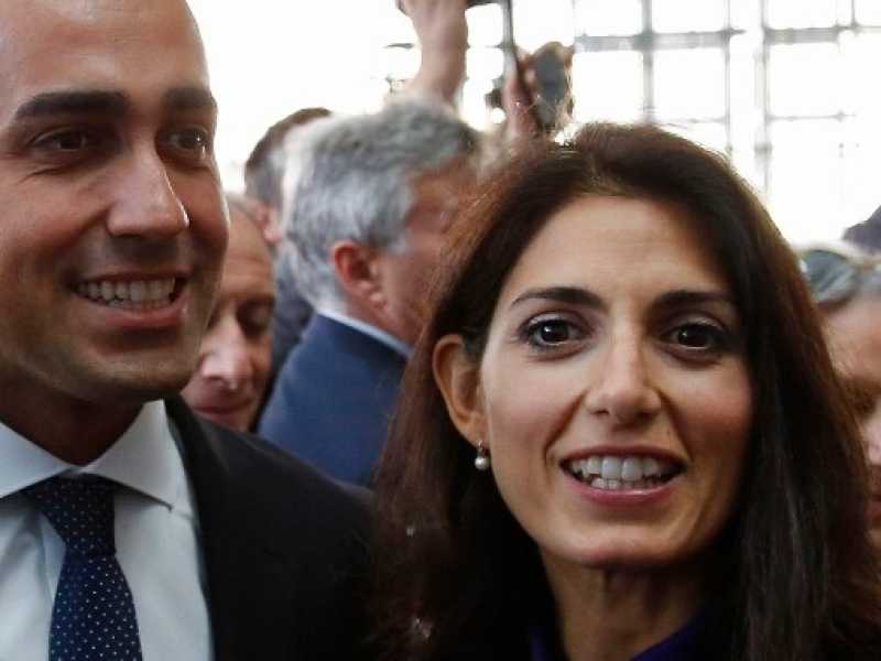 Luigi Di Maio e Virginia Raggi (foto LaPresse)