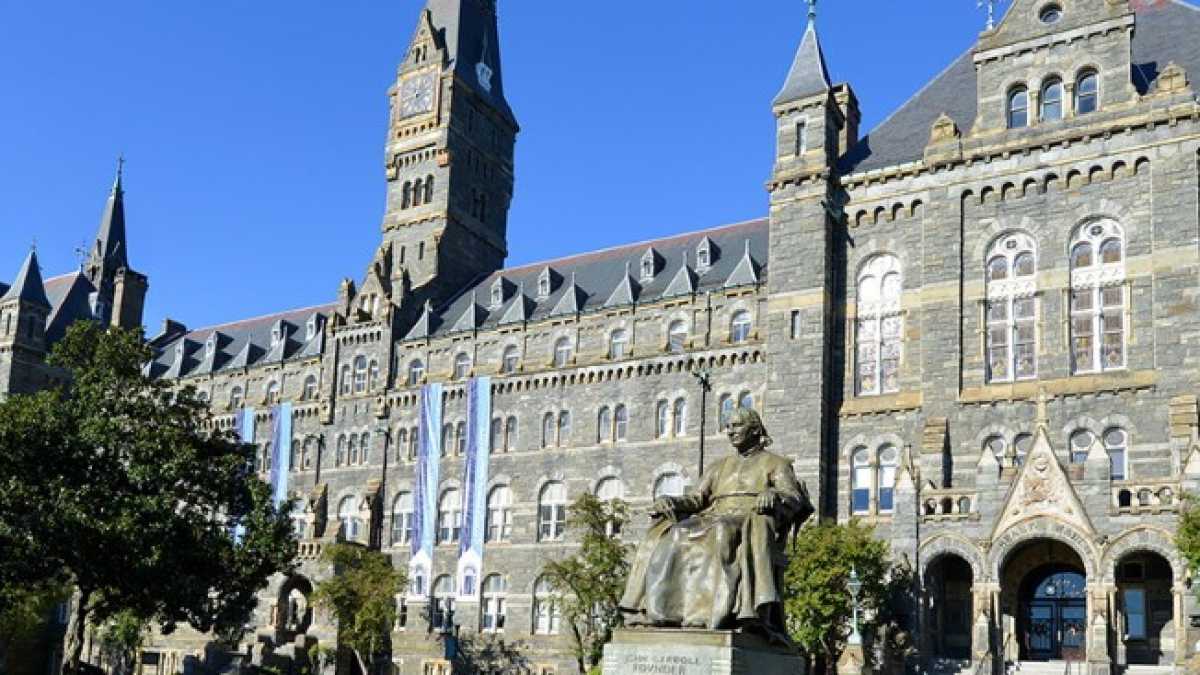 Immagine di Alla cattolica e gesuita Georgetown arrivano le camere no gender