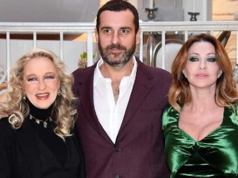 Quattro mogli per Costantino posson bastare