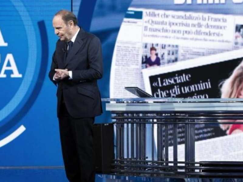 Silvio Berlusconi ospite a Porta a Porta (foto LaPresse)