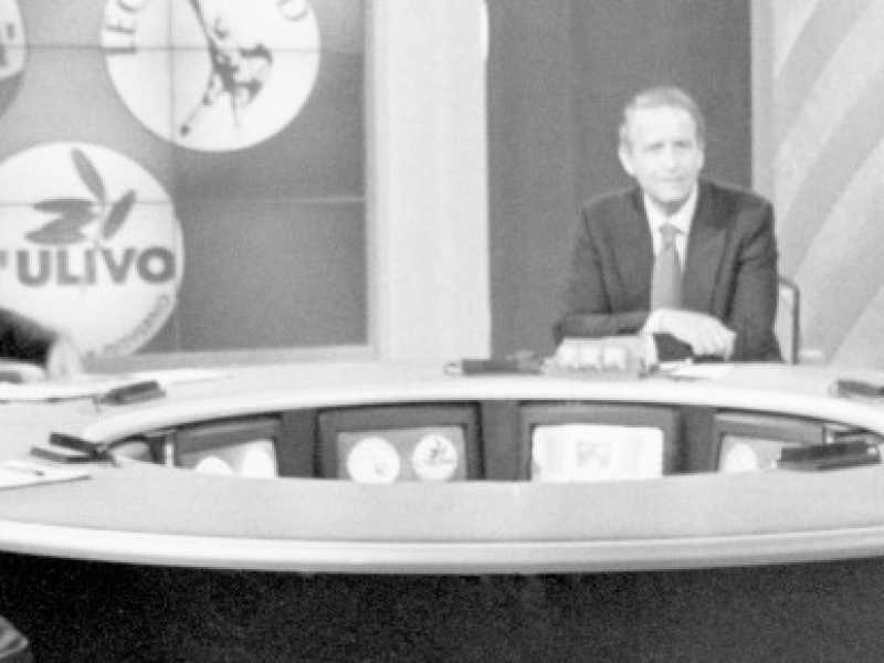 Un dibattito televisivo tra Romano Prodi, Silvio Berlusconi e Umberto Bossi nel 1996 (LaPresse)