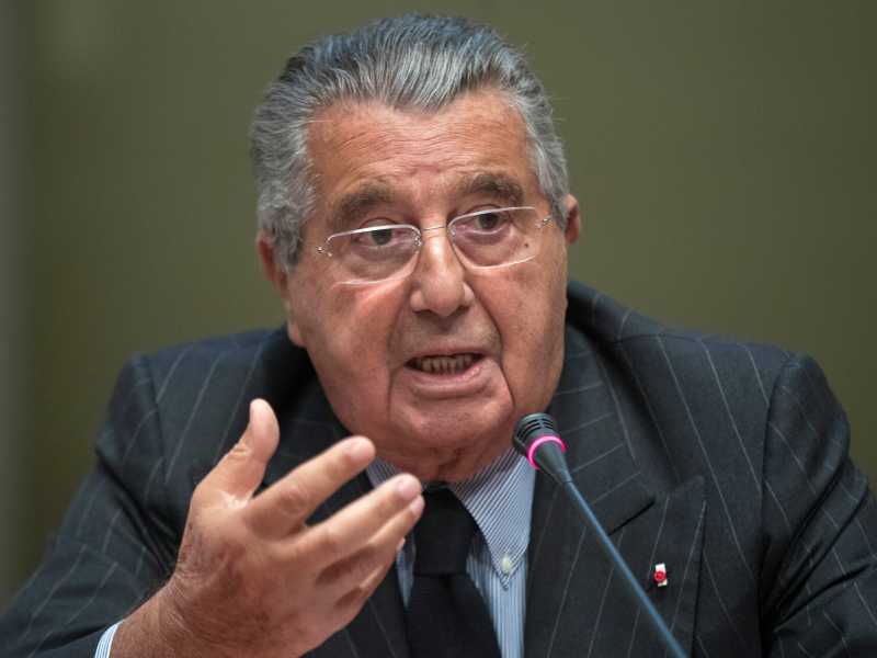E se al posto di Boschi mettessimo De Benedetti? Diabolico esperimento su un editoriale di Rep.