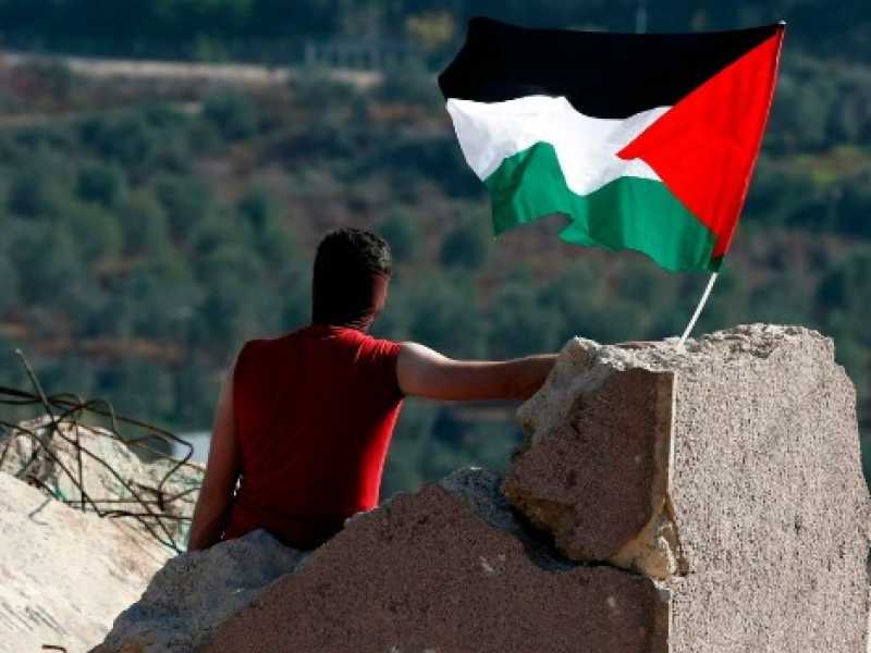 Gli scontri tra palestinesi e israeliani a Nabi Saleh,nella West Bank (foto LaPresse)