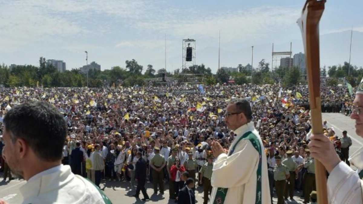 Immagine di Papa Francesco cala subito il jolly in Cile