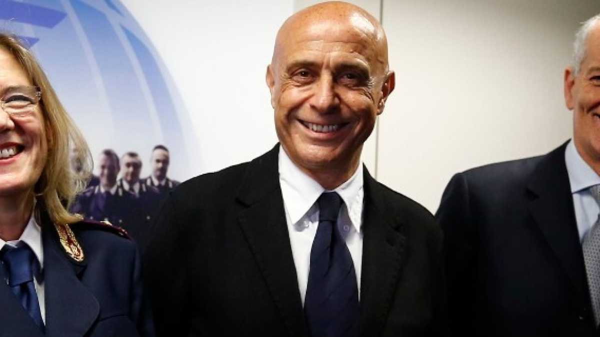 Immagine di Ora anche Minniti ha il suo “bottone rosso”. Contro le fake news