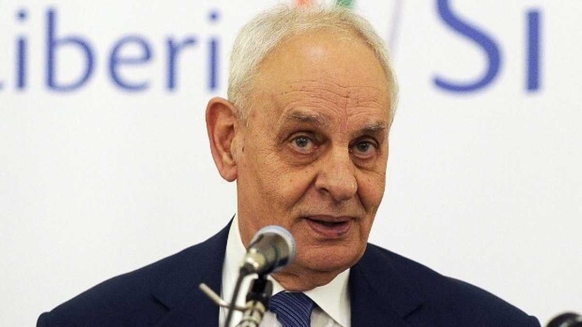 Immagine di Berlusconi spera di non governare con Salvini. Parla Marcello Pera