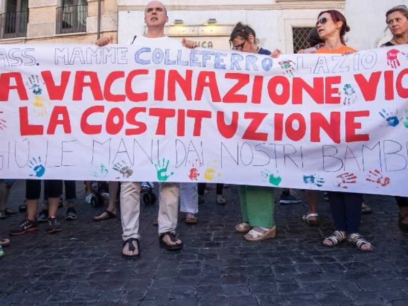 Una manifestazione No vax (foto LaPresse)