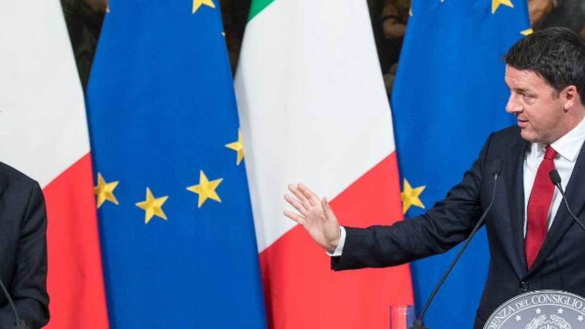 Immagine di Renzi abbraccia l'agenda Padoan