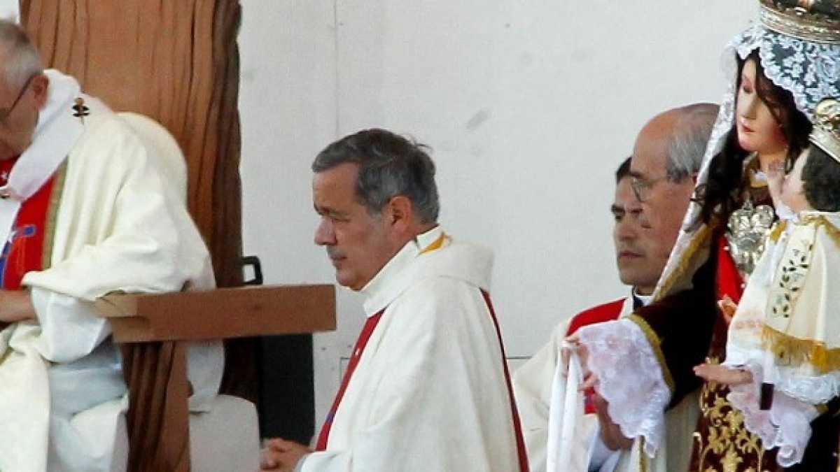 Immagine di Il Papa difende Barros, il vescovo accusato di omertà sui casi di pedofilia
