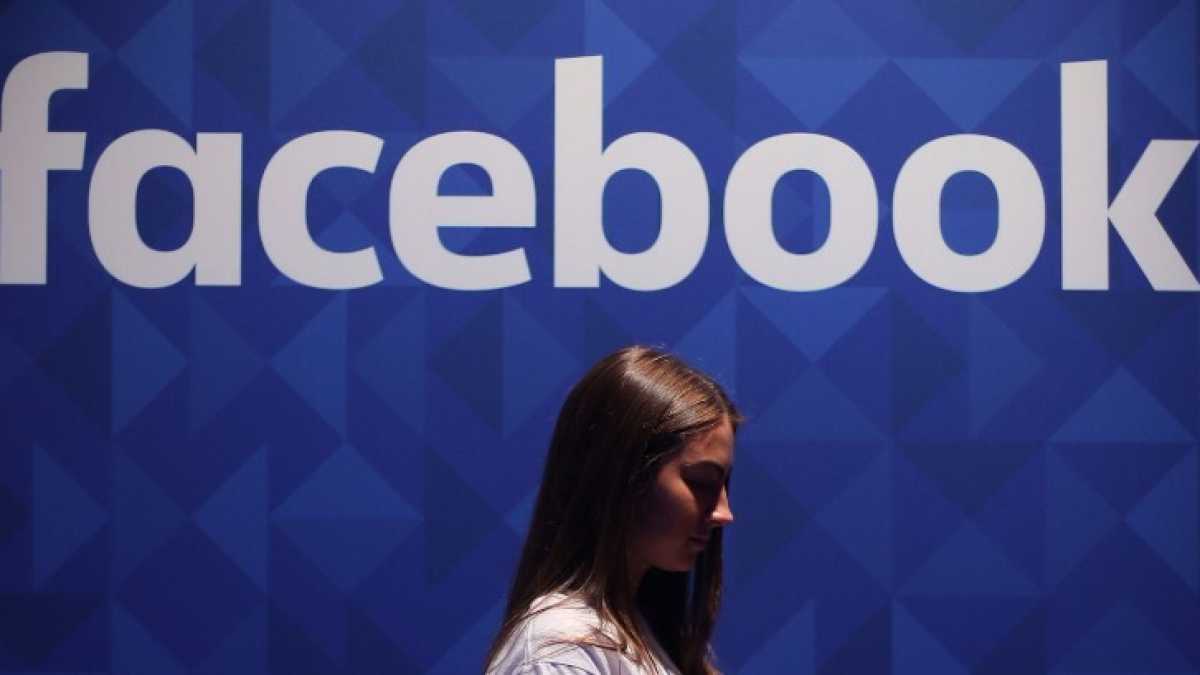 Immagine di Facebook vuole insegnarci a usare Facebook