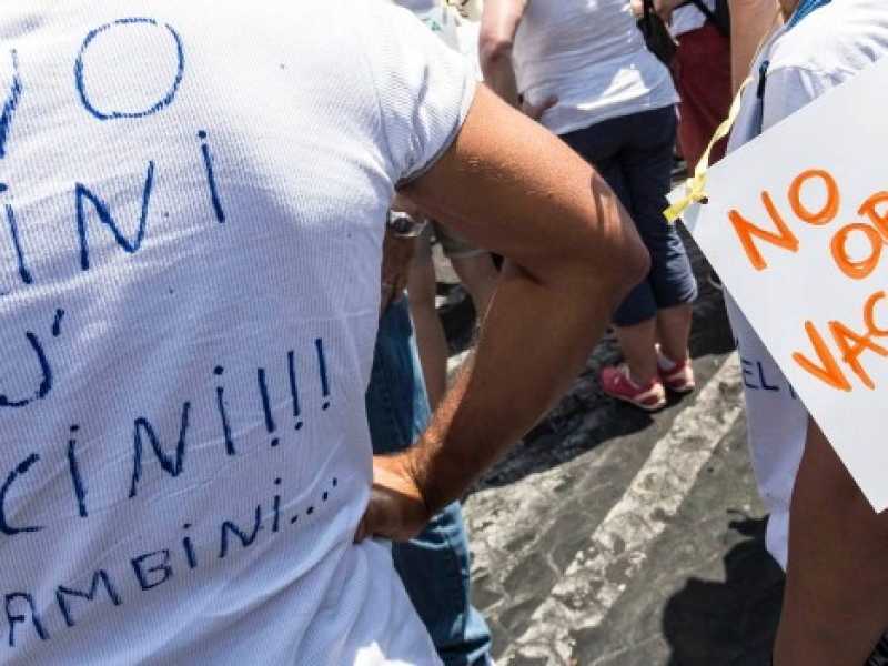 “No ai cialtroni che vogliono riportarci nel Medioevo”. Lezione di scienza, e politica, del prof. Burioni