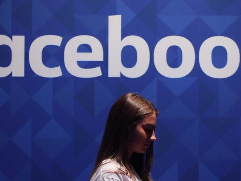 Facebook (foto LaPresse)