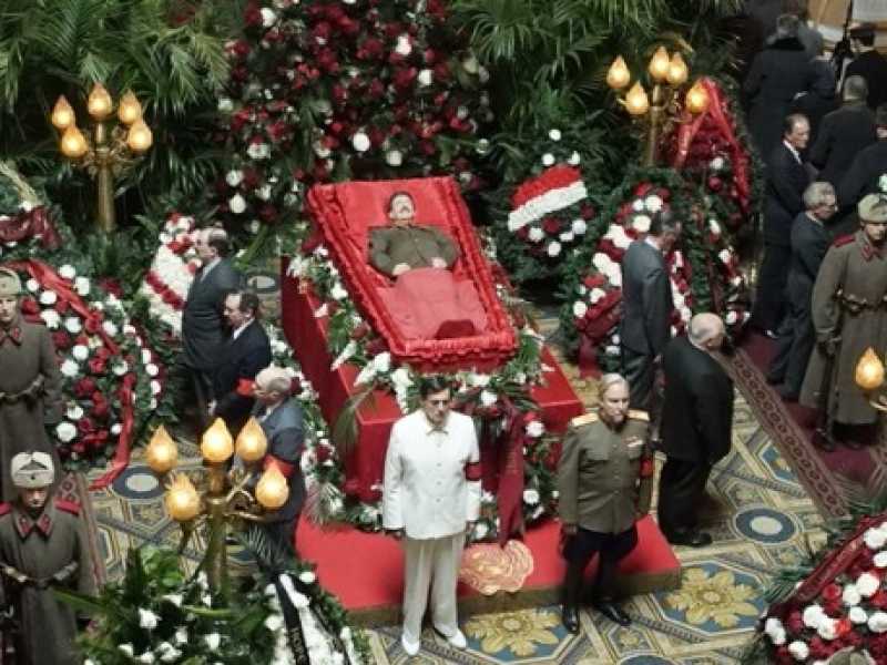 Una scena del film The Death of Stalin