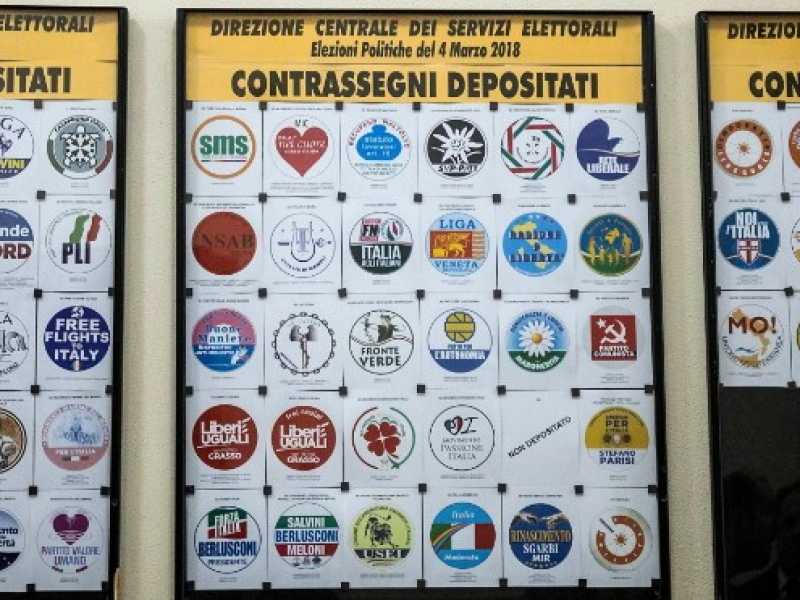 I simboli depositati al ministero dell'Interno (foto LaPresse)