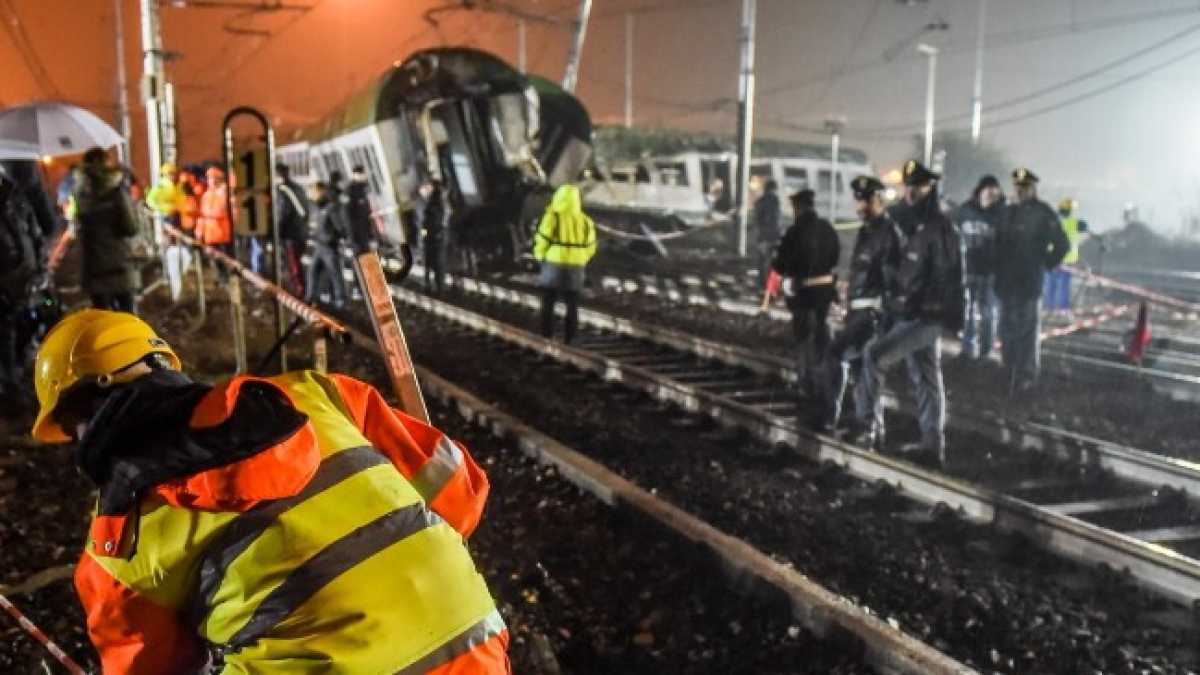 Immagine di Tenete gli sciacalli lontani da quel treno - VIDEO - FOTO