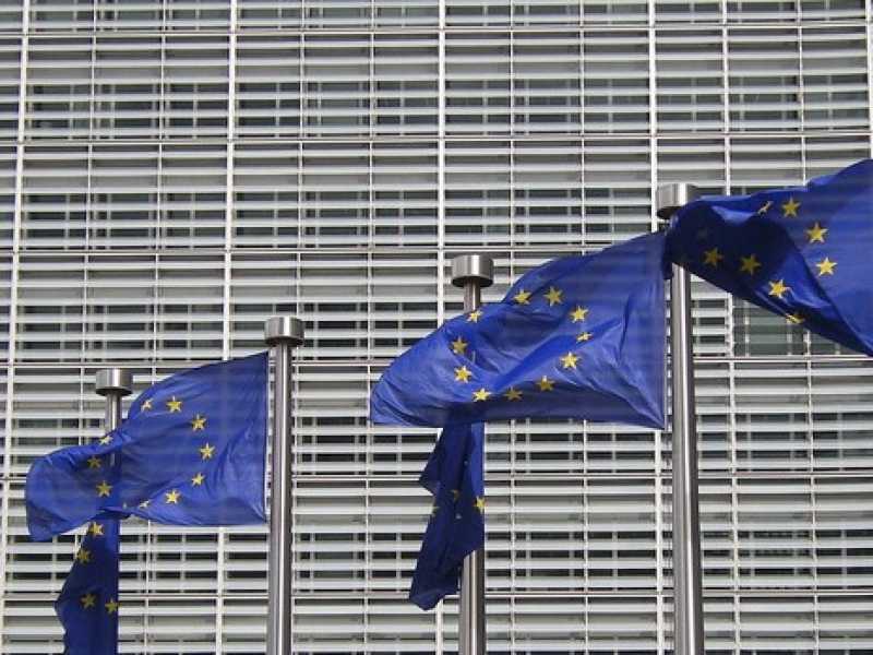Bandiere europee a Palazzo Berlaymont, sede della Commissione europea (foto LaPresse)