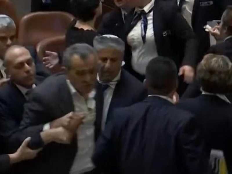 I parlamentari arabi che alla Knesset hanno interrotto il discorso di Pence 