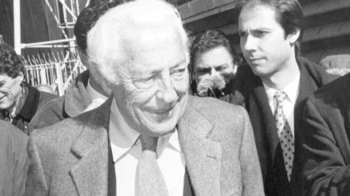 Immagine di L'Età della deferenza. Cosa rimane dell'Italia felix su cui regnò l'Avvocato