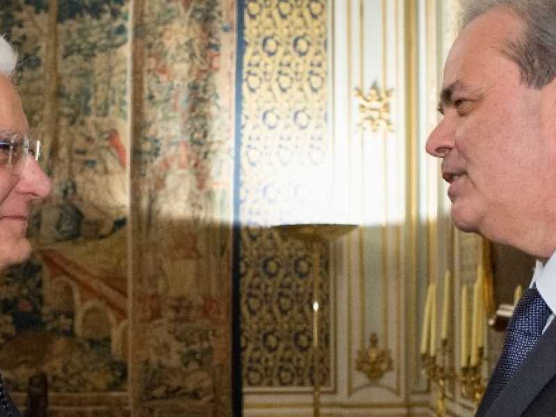 Il presidente dell'Upi, Achille Variati, e il presidente della Repubblica, Sergio Mattarella (foto LaPresse)