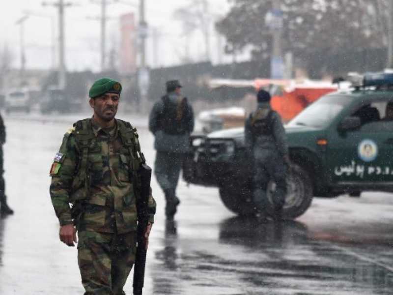 Forze di sicurezza afghane vicino all'accademia di Kabul, Marshal Fahim (foto LaPresse)
