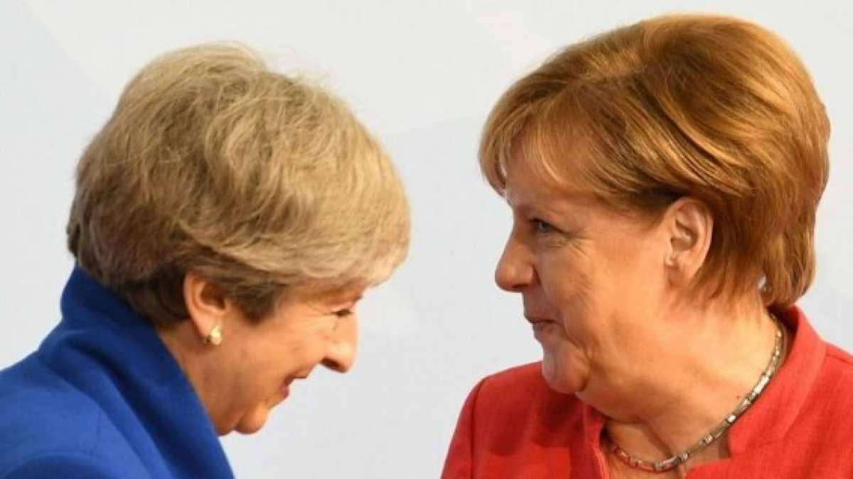 Immagine di L'ironia di Merkel, gli attacchi a Hammond, i leak sulla Brexit. Chi riderà per ultimo?