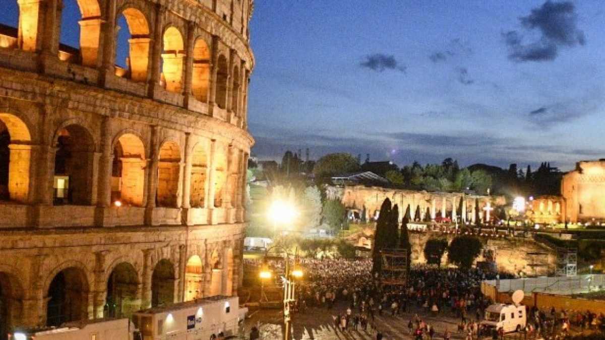 Immagine di Colosseo affogato. La verità sui dati del turismo