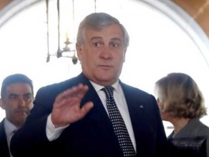 I malumori dentro Forza Italia e la rete di Tajani
