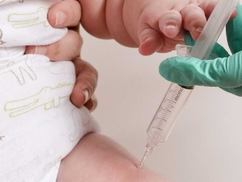 Raggi contro Lorenzin, riparte la guerra dei vaccini