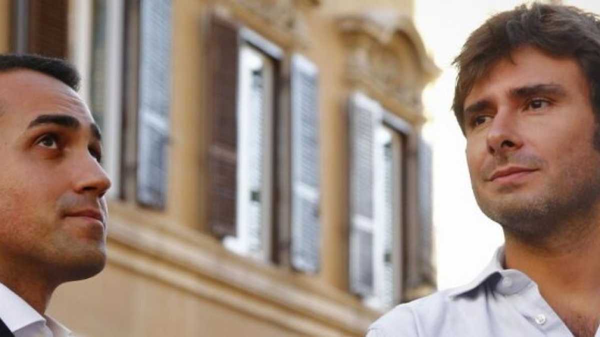Immagine di La campagna elettorale parallela di Dibba e Di Maio, poli opposti del M5s