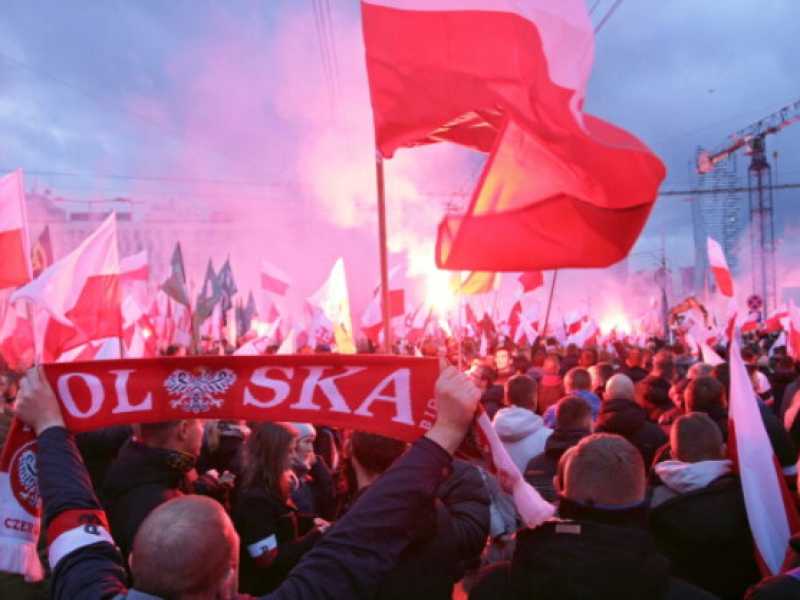 La manifestazione dei nazionalisti polacchi dello scorso 11 novembre a Varsavia (foto via Twitter)
