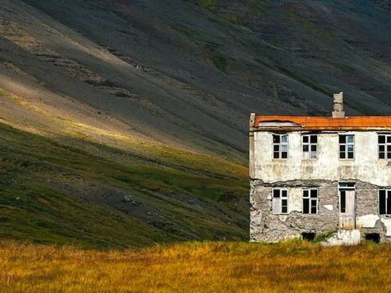 Una casa abbandonata in Islanda (foto via MaxPixel)