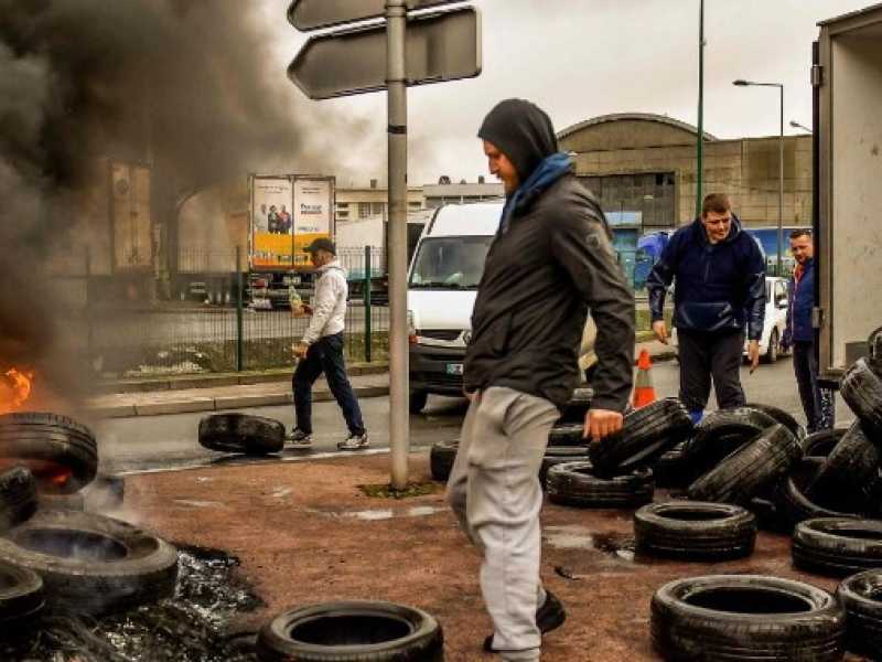 Ci sono stati nuovi scontri tra migranti a Calais