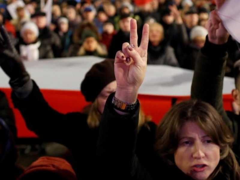 Una manifestazione a Varsavia (foto LaPresse)