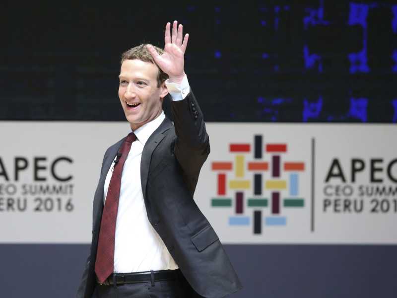 Mark Zuckerberg all'Apec CEO Summit a Lima, in Peru (foto LaPresse)