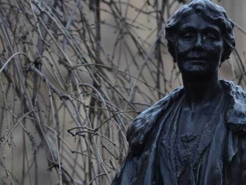 Una statua di Emmeline Prankhurst (foto LaPresse)