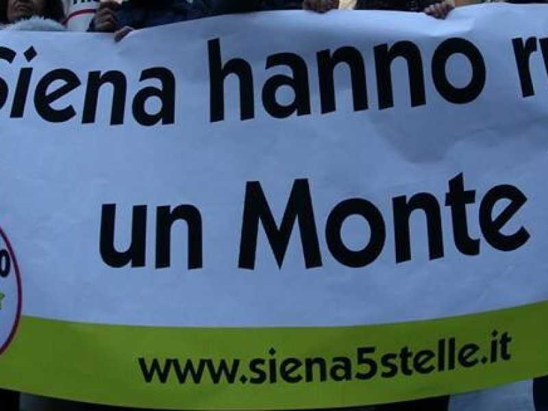 Una manifestazione del M5s a Siena (foto Facebook)