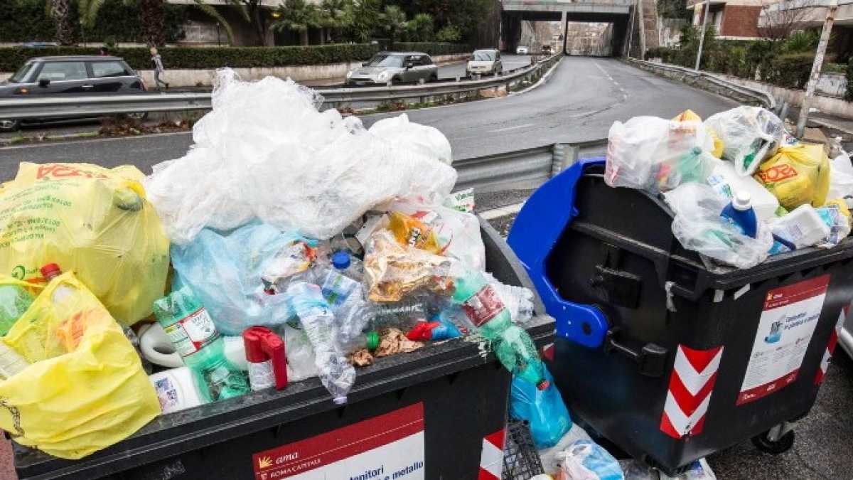 Immagine di Rifiuti e scaricabarile