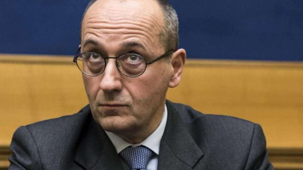 Immagine di Alberto Bagnai, candidato con la Lega, esce da Twitter e scopre quant'è difficile far politica
