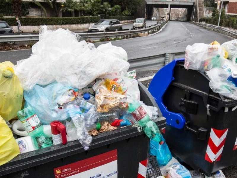 Rifiuti e scaricabarile