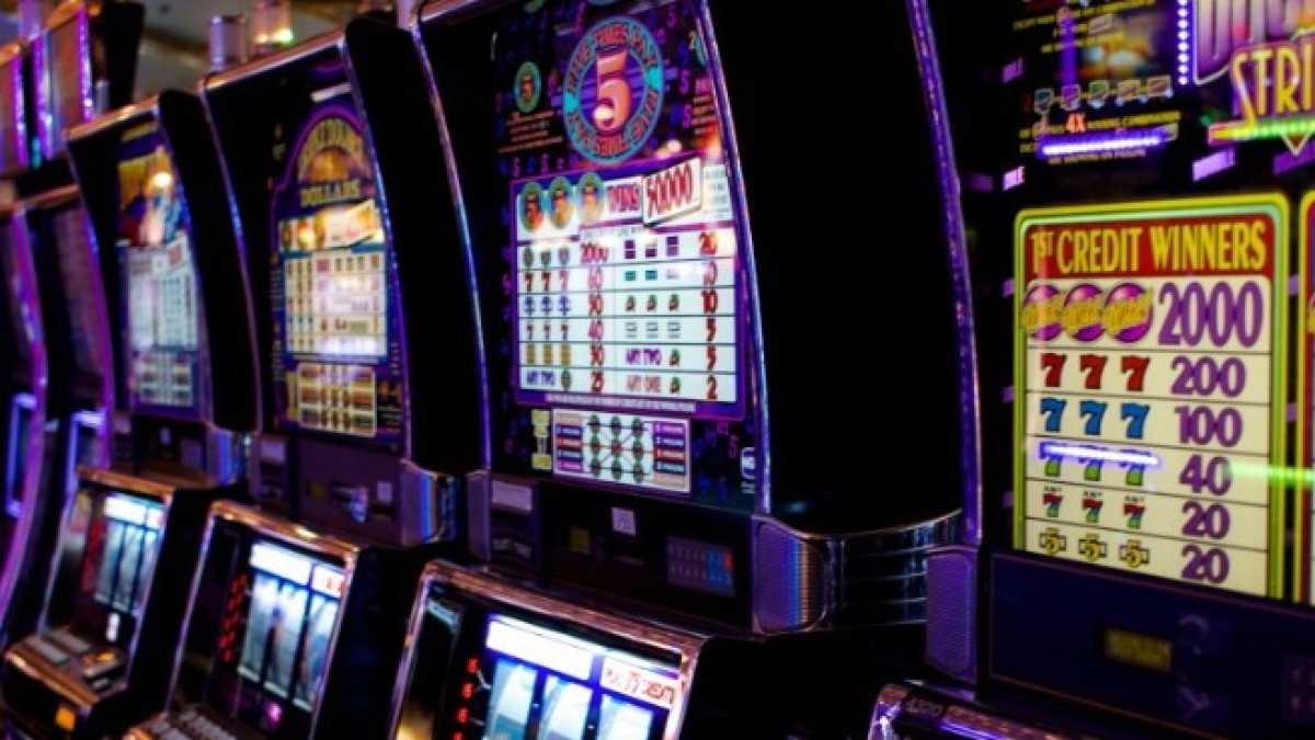 Immagine di Casinò online e terrestri, il boom sul web mette in crisi gli operatori tradizionali