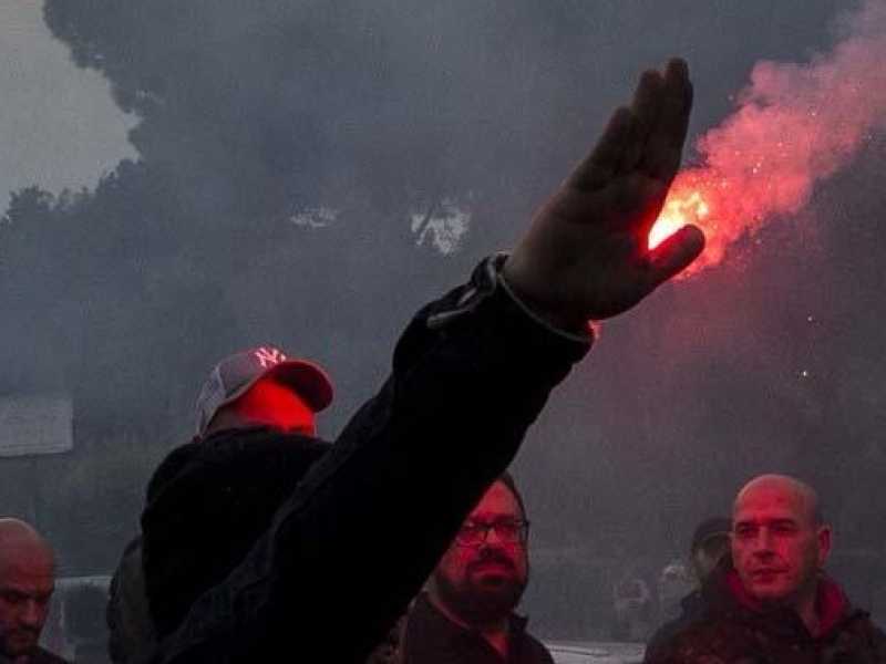Corteo di Forza Nuova nelle vie del quartiere EUR , Roma (foto LaPresse)